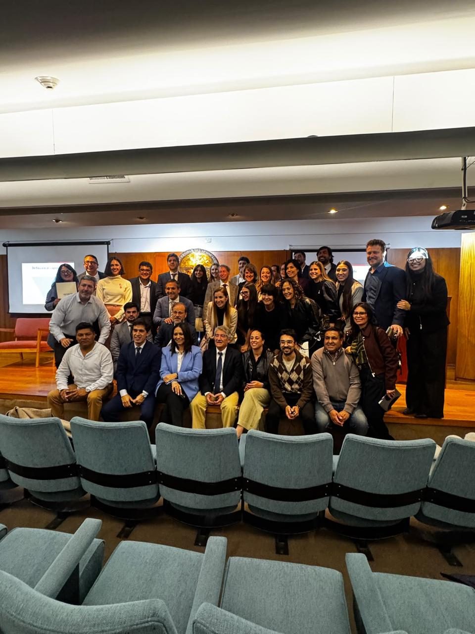 Foto grupal de un encuentro de la Juventud